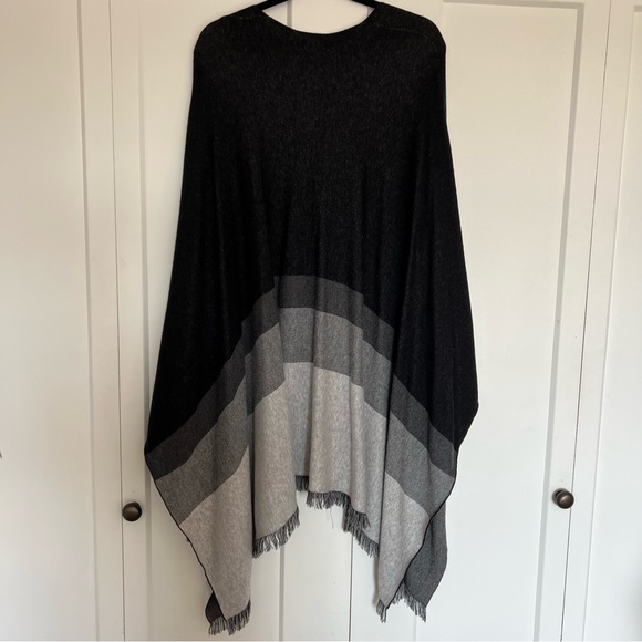 Splendid Ridgewood Poncho in Black and Grey Size Medium/Large - Picture 8 of 12